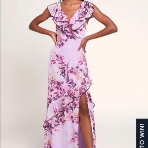 Lulus lavender floral maxi dress in size S